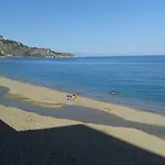 Mare E Monti Giardini-Naxos